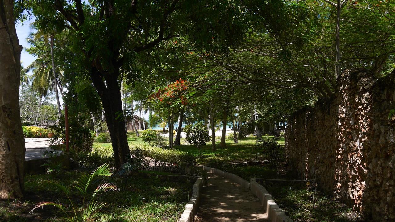 Hostel Soul Breeze Backpackers Diani Diani Beach Zewnętrze zdjęcie