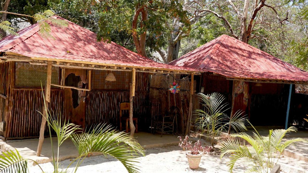 Hostel Soul Breeze Backpackers Diani Diani Beach Zewnętrze zdjęcie